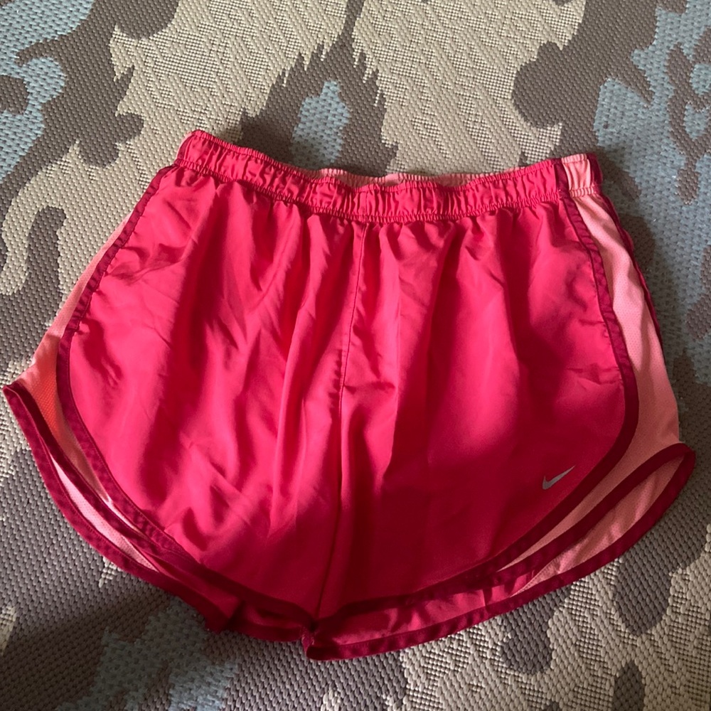 Nike Women’s tempo run short